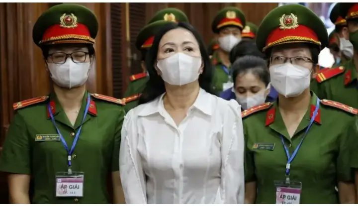 instablog9ja's tweet photo. Female billionaire sentenced to de@th for looting Vietnam’s bank of $44bn https://t.co/TekkhzKYBU