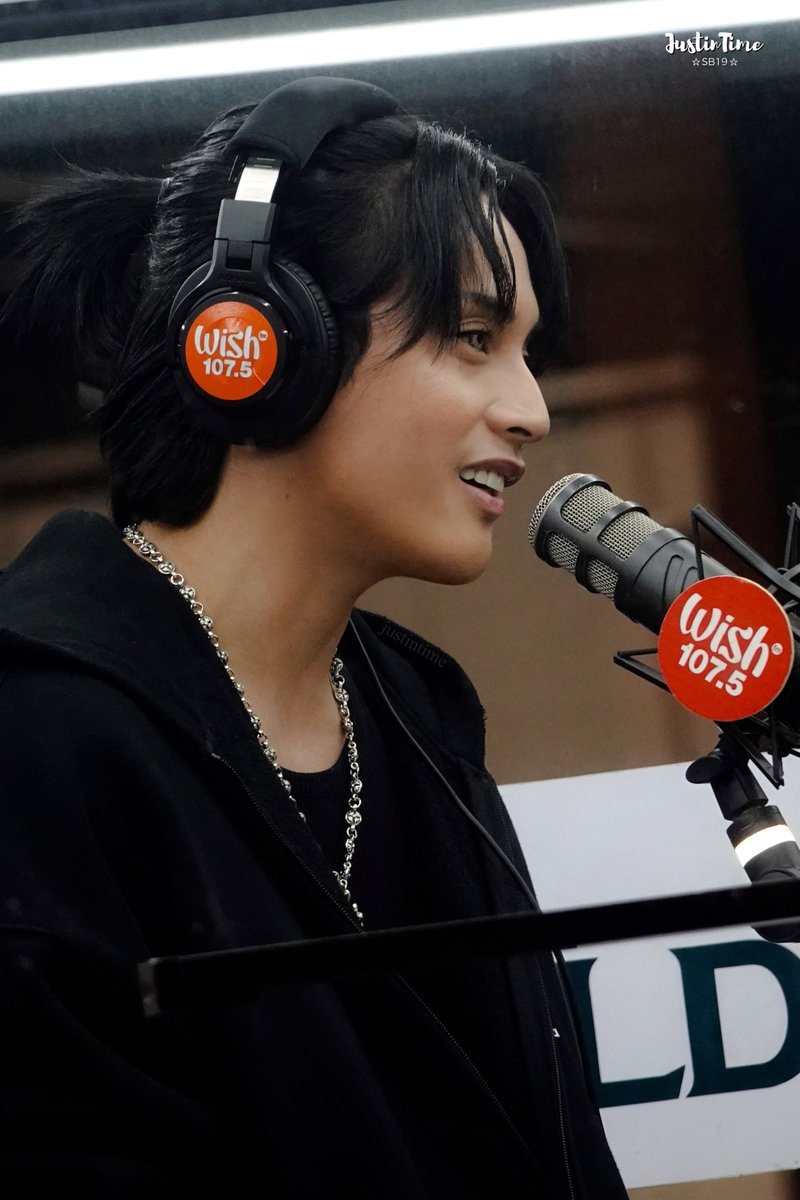 JustinTime_98's tweet photo. 240411 FELIP at Wish 107.5 Bus

FELIP at WishRoadshow
@felipsuperior #FELIP
#FakeFacesOnWishBus
#FELIP_FAKE_FACES https://t.co/YEs4keSCpn