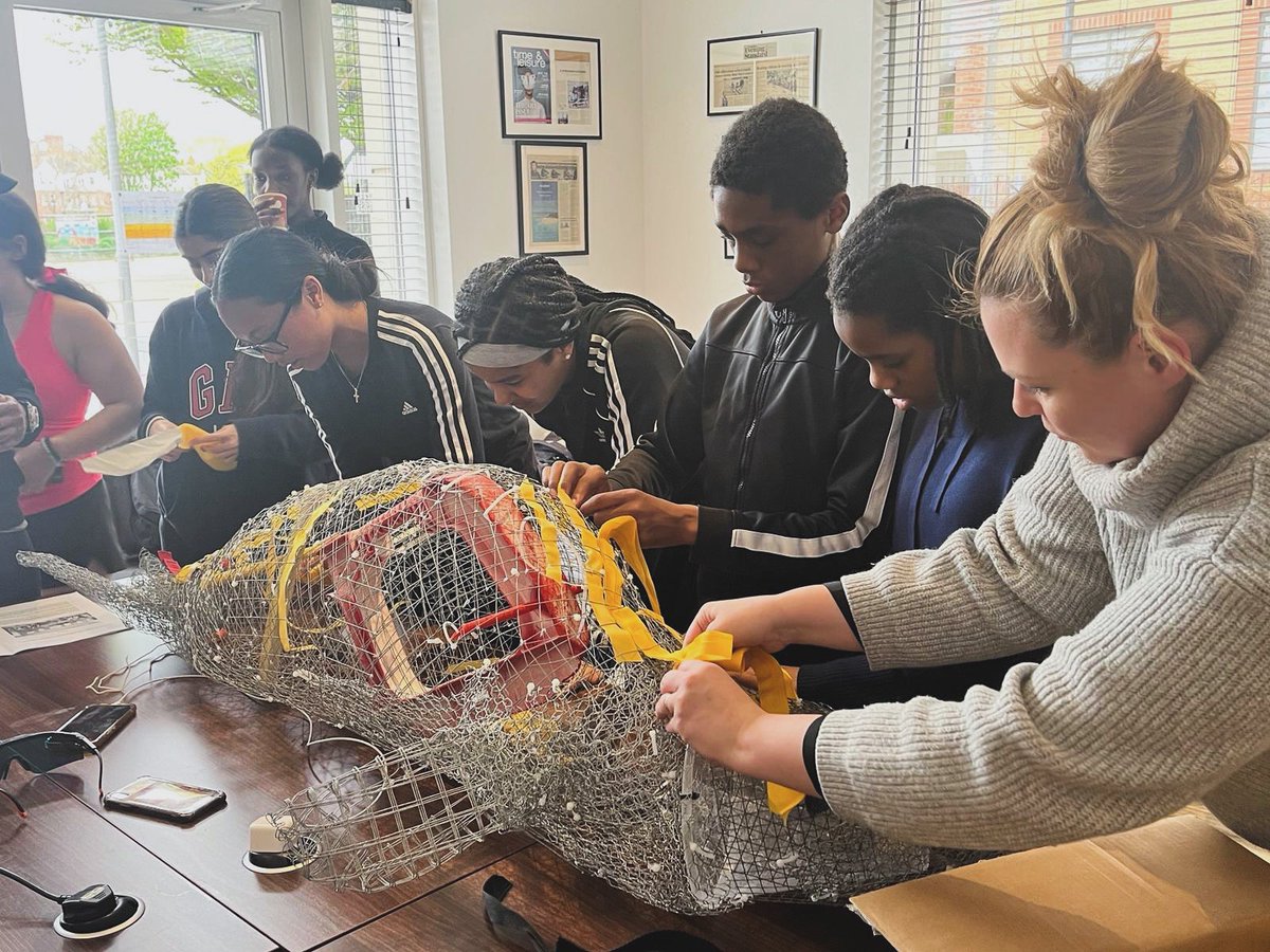 Insightful Seal talk and sculpture session from @FreddieTheSeal 🙏 🦭🥰 Learning about Thames River ecosystem and how we can look after the amazing animals. Then Seal sculpture made from recycled rubbish, incl reusing broken life jackets. #SealWatch #environment #recycling #art