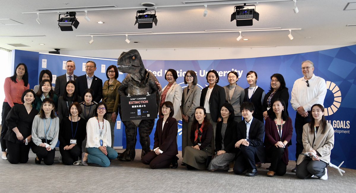 The 🇺🇳 Team in Japan was delighted to welcome @frankiethedino 🦖who inspired us to raise our collective ambition on #ClimateAction. Big ThankU to Frankie for reaching out to people in 🇯🇵 and to @UNDPTokyo & @HidekoUNDP for tremendous leadership✨ #DontChooseExtinction #ActNow