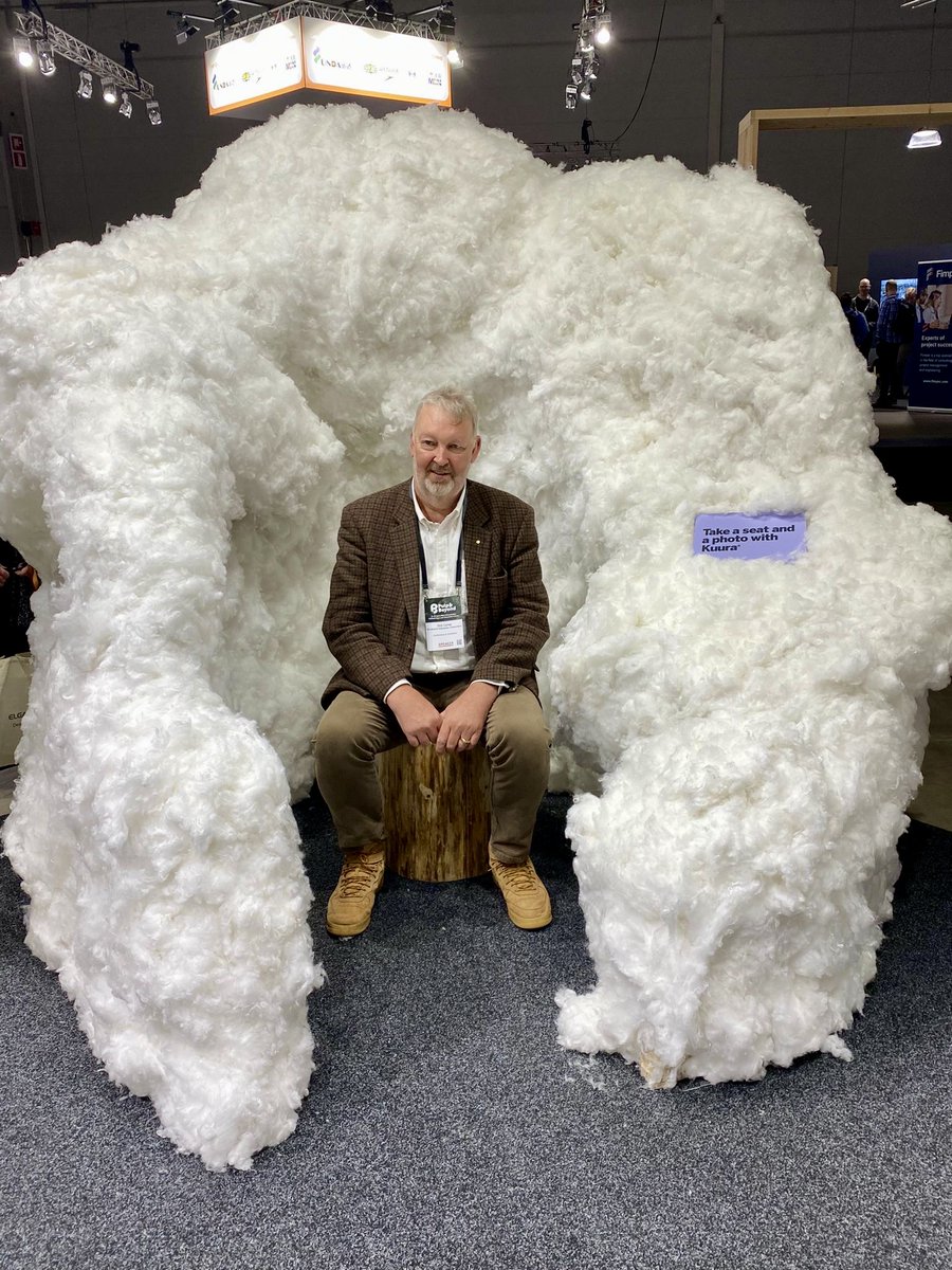 Here's our Executive Director @DCarrez sitting in the @MetsaFibre 'booth' at the World Bioeconomy Forum. The booth is made of Kuura, a novel textile fibre made from paper-grade pulp. Find out more about Kuura on page 11 of the BIC Trend Report biconsortium.eu/sites/biconsor……