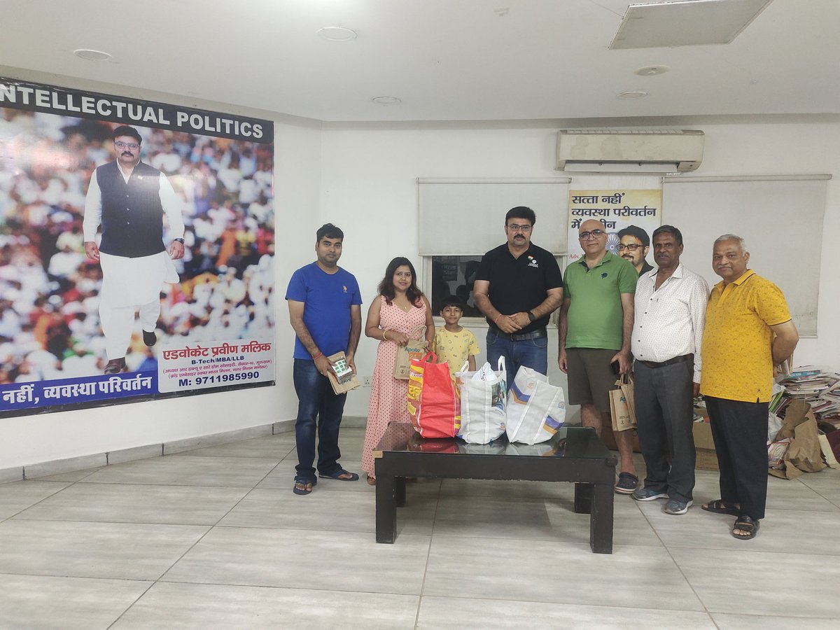 With support of Lavanya residents today we donated old books/note books for noble cause #Support for underprivileged Child education. #RWASareHomes -92 @DC_Gurugram @Praveenmalik86 @MCManesar @ZC_zenith