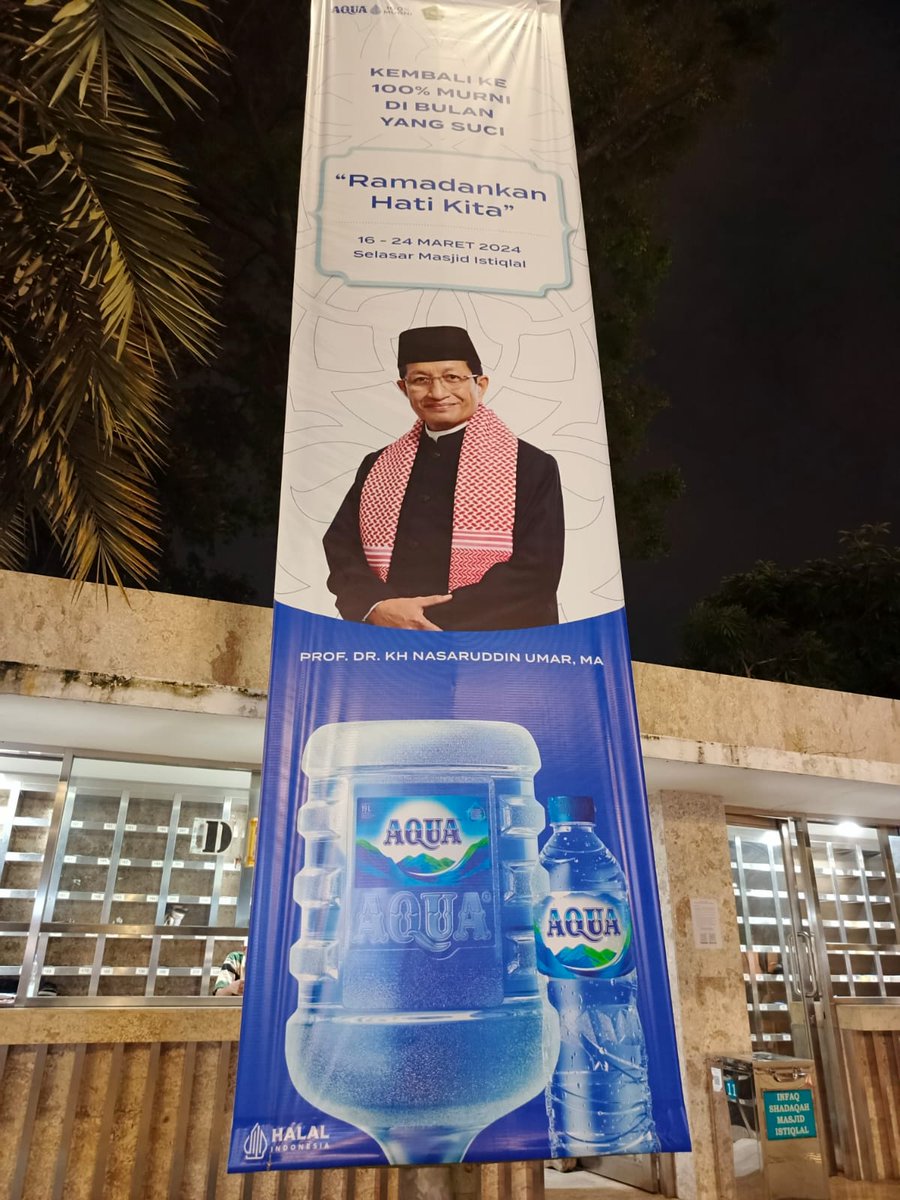 Sekelas imam besar masjid terbesar di Indonesia menjadi bintang iklan sebuah produk minuman air mineral yg ber afiliasi/ mendukung Negara Teroris Israel juga membuka stand penjualan di Halaman Masjid terbesar se asia tenggara ini....??!!🙄🤔😡😤