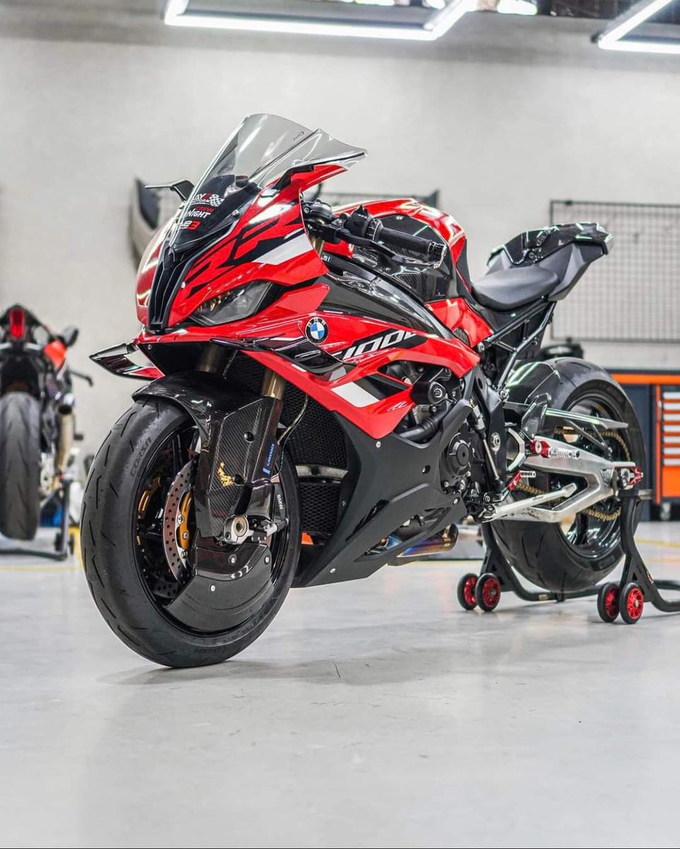 NicolaeSimion9's tweet photo. Is it stronger than the original color?🤔
#NicolaeSimion #BMW #S1000RR #S1KRR #MotoGP #Motorad #SuperSpeed #Red #Passion https://t.co/HkyqNFqMFP