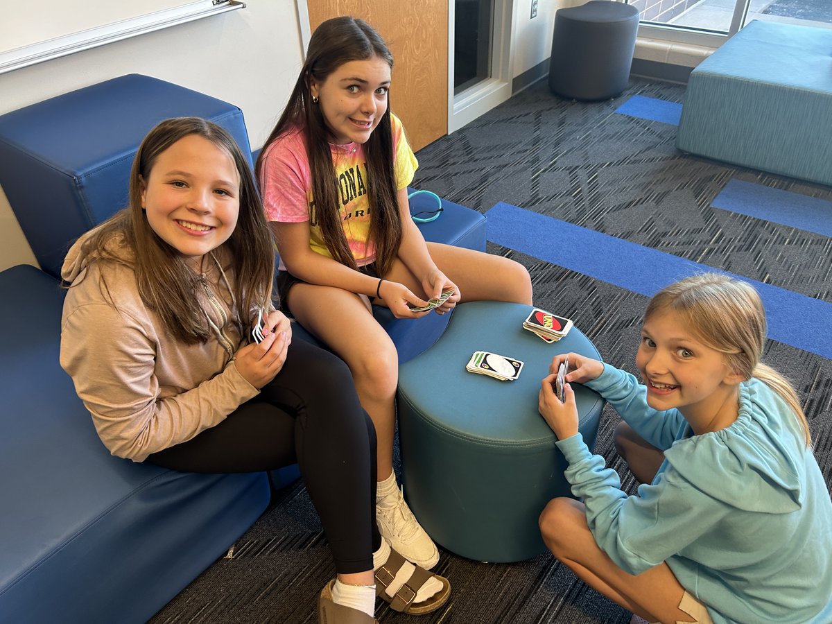 WSMSStallions's tweet image. This morning the internet decided to give us some trouble, and we got sent back in time. Teachers found creative ways to keep kids engaged while waiting for the internet to reboot. 📸Mrs. Vore #WSMS #StallionsConnect #StallionTeacherPOV #Learn230