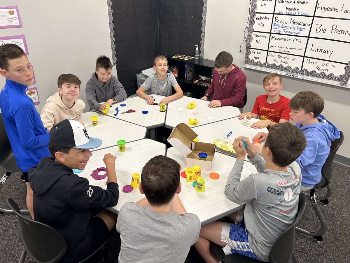 WSMSStallions's tweet image. This morning the internet decided to give us some trouble, and we got sent back in time. Teachers found creative ways to keep kids engaged while waiting for the internet to reboot. 📸Mrs. Vore #WSMS #StallionsConnect #StallionTeacherPOV #Learn230