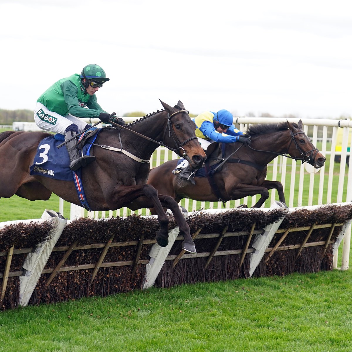 Stewards' enquiry in the Aintree Hurdle! How are you calling it?