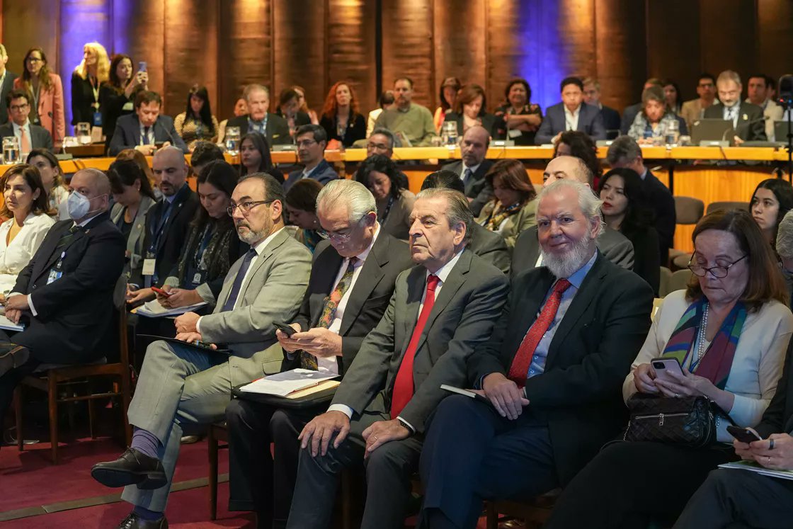 🟢 @AgendaCAF y @cepal_onu unen fuerzas para redefinir el futuro productivo de América Latina y el Caribe. Durante la Conferencia Anual en Santiago de Chile, expertos y autoridades delinearon estrategias cruciales para escapar de la trampa de bajo crecimiento, con un enfoque en…
