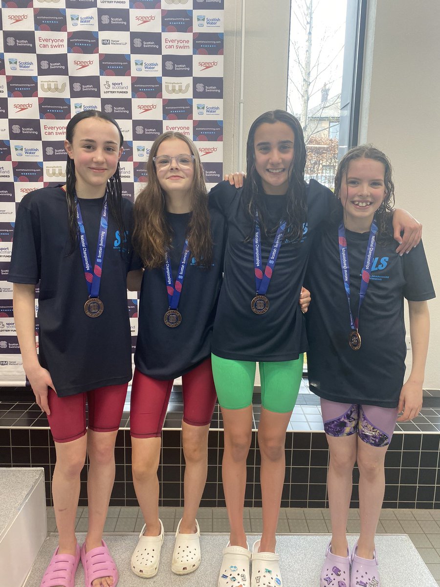 Great effort for our 11-13 girls in the 4x100 free relay taking a great 🥉