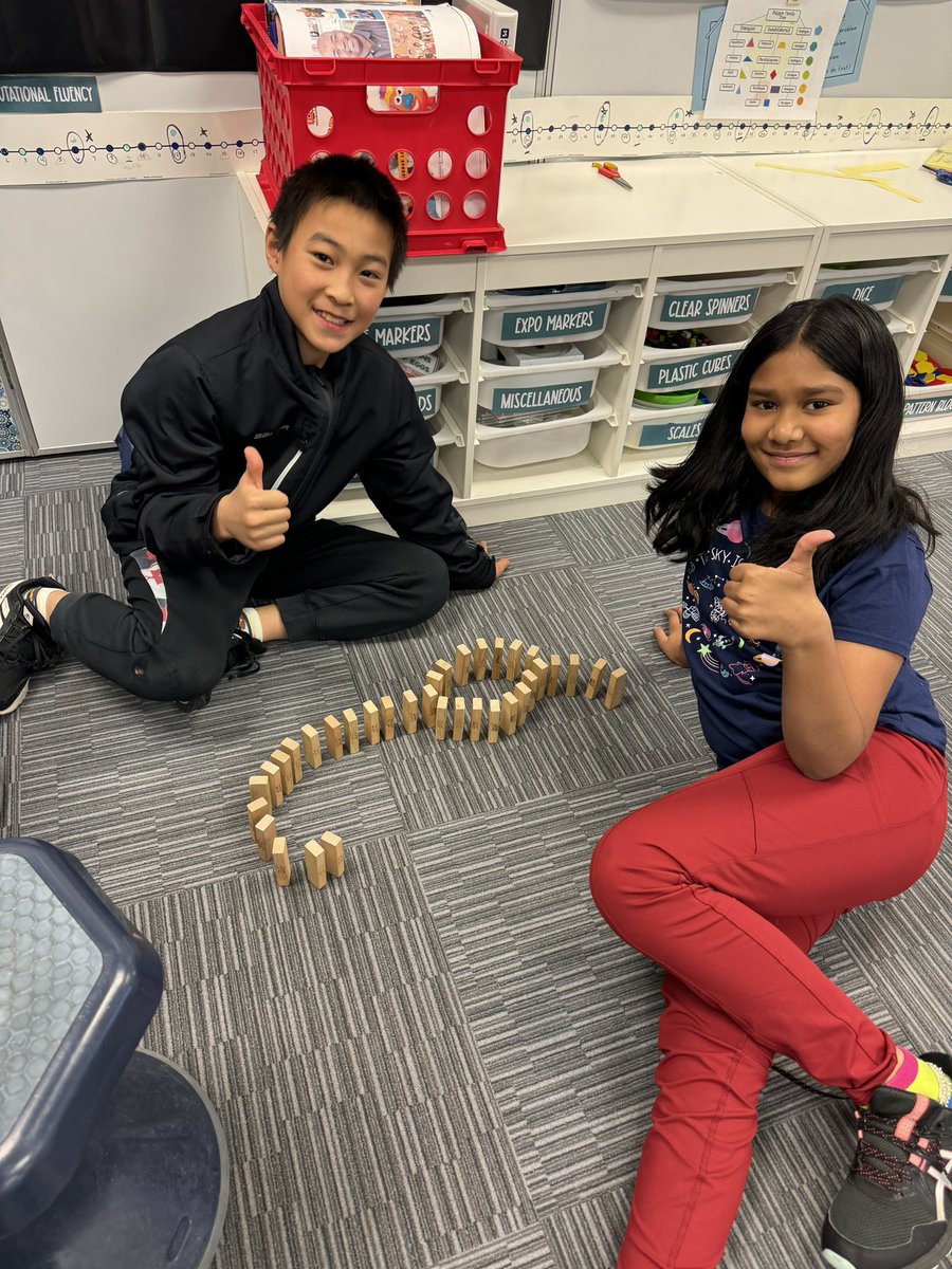 MrsCalvird's tweet image. A rainy day calls for fun indoor recess! #technologyfree kids are LOVING it!! #SchroederDragons