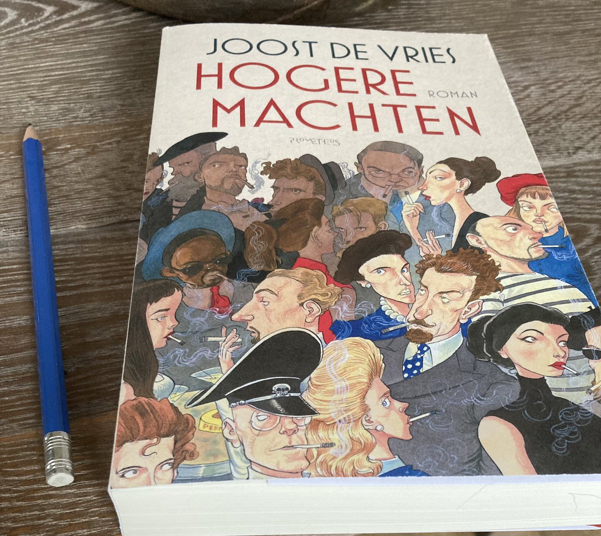 blaisetolky's tweet photo. Zo, k ga nu #Hogeremachten van #JoostdeVries voor #Liter recenseren. Het is een daverende roman met een nog meer daverend slot. Al dat daveren brengt me op een idee (ook voor een recensie heb je een idee nodig)
@prometheusbb https://t.co/a2zIRsGrLA