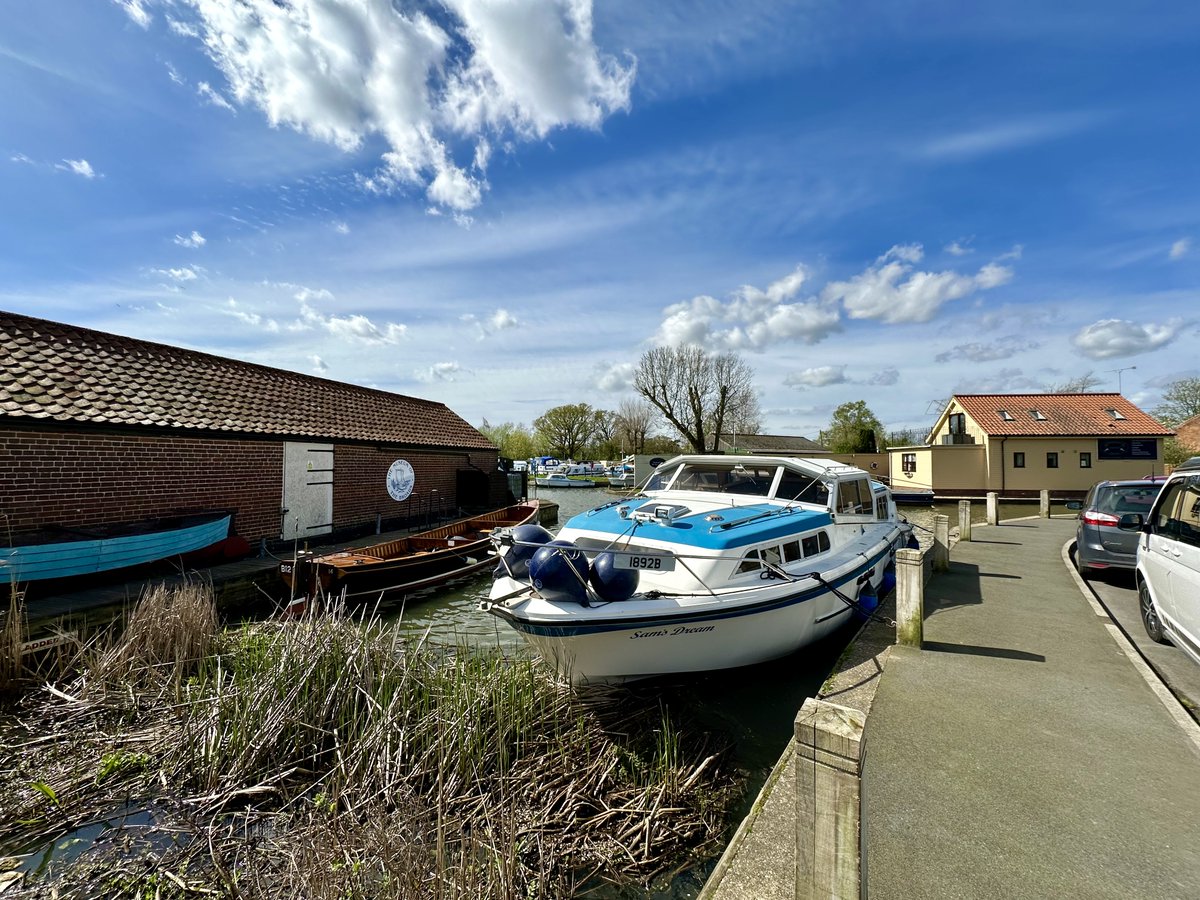 Blue skies and sunshine at Stalham Staithe yesterday @BroadsNP