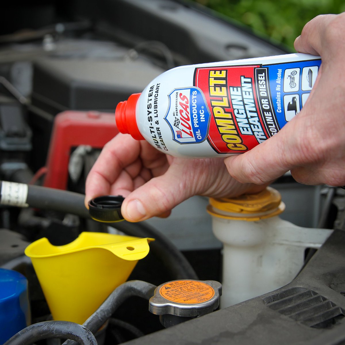 🤯 One product that can go in both your oil AND fuel?! ☝️ Our Complete Engine Treatment is an all-in-one cleaner and lubricant for ALL engines, large and small! 🔗 Full benefit list: lucasoil.com/product/comple… #LucasWorks #VehicleHack #CarTip