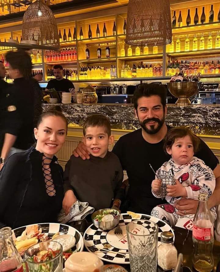 Osman bey (Burak Özçivit ) with his family on Eid Ul Fiter first Day 🥰🌹🥰 #عینم