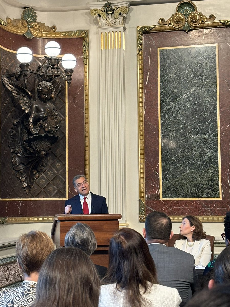 We have an Administration that understands what it means to care for a loved one. 
Thank you @SecBecerra for sharing your care story! #CareCantWait #TheCareEconomy