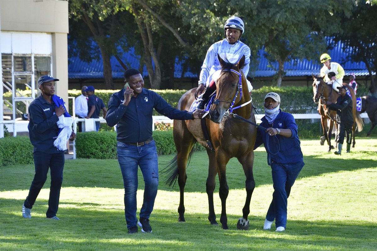 Congratulations @AlsonRacing for his winner, Red Knot, in race 6 at the Vaal in today's Work Rider Meeting 🏇🙌