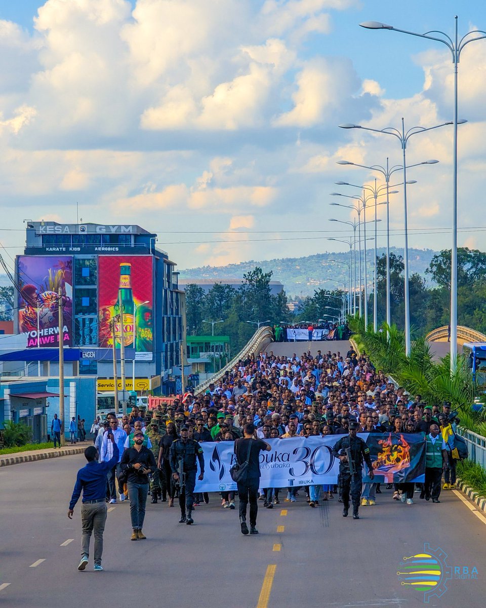 Ifoto dutuye abiciwe i Nyanza ya Kicukiro. 🔘Hamwe mwanyujijwe mucunaguzwa, 🔘Mukubitwa, mwicwa umugenda ngo babajyanye gushyirwa mu myanda kuko namwe babitaga imyanda. Ubu turahaca tubibuka, turindiwe umutekano, nta n'uwatsitara. #Kwibuka30