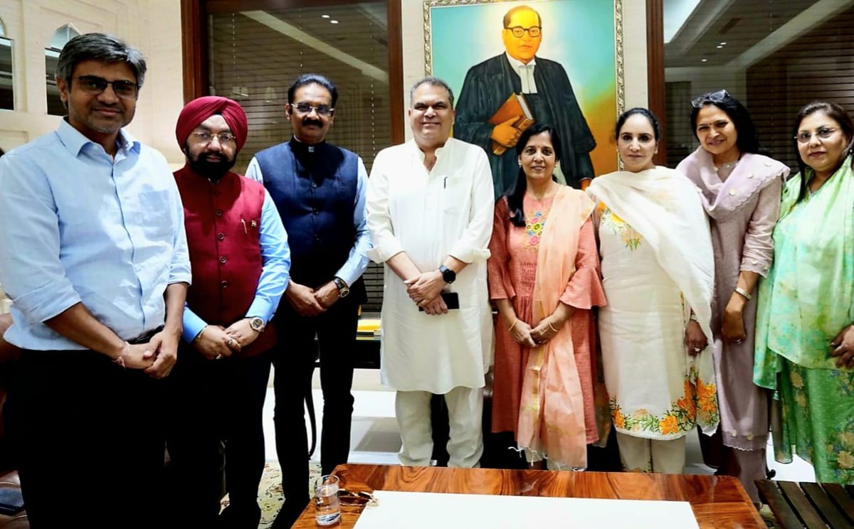 4 Members of Parliament of Punjab met Former IRS Officer Sunita Kejriwal in Chief Minister's Residence.