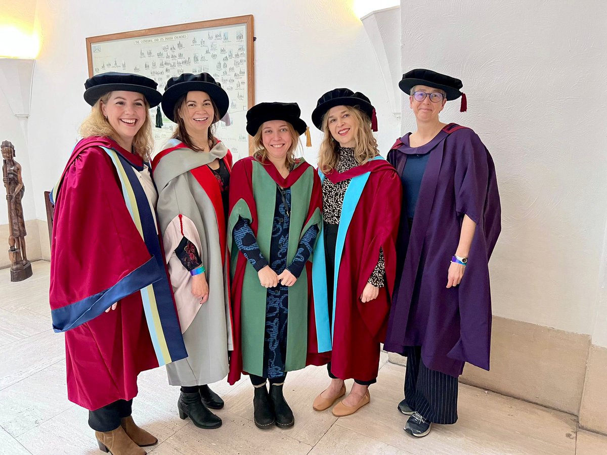 Some of the @UoSPsychD team looking stylish in their robes. Ready to celebrate the achievements of cohort 49 🎓🎉 #graduation #PsychD #Dclin