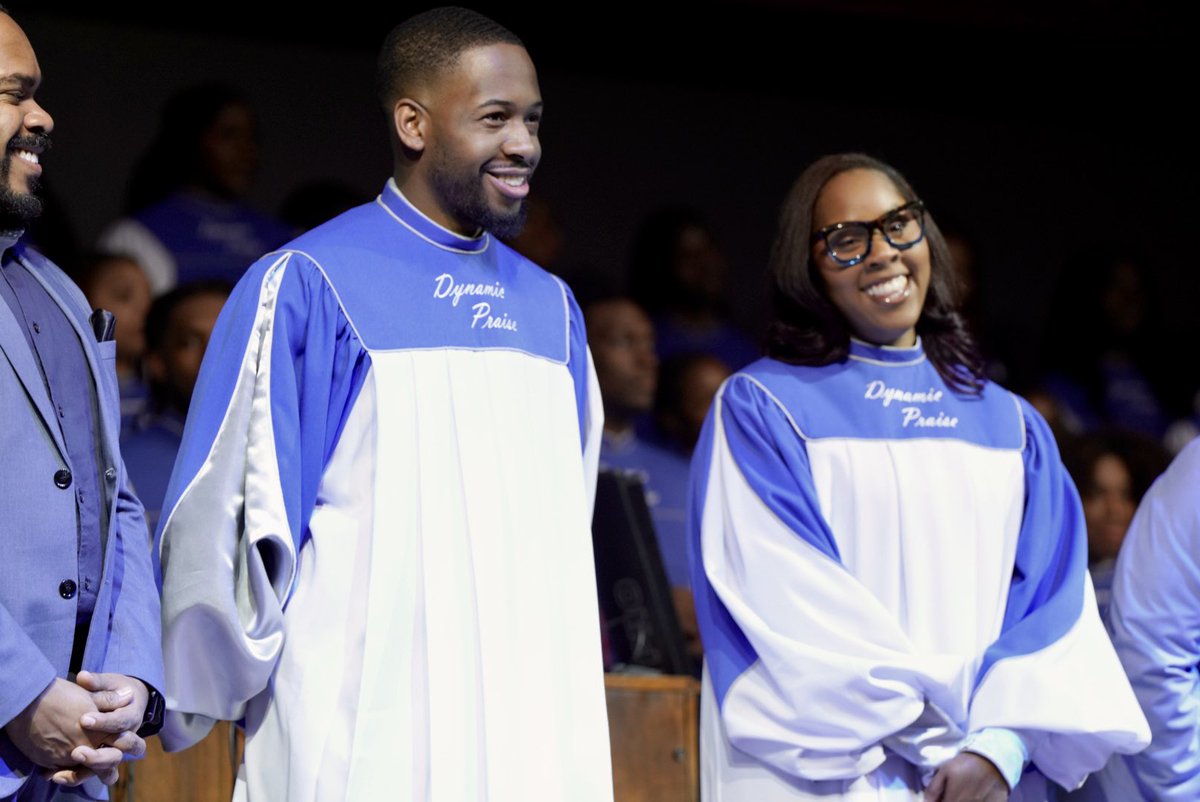 dynamic_praise's tweet photo. New robes who this? 💙🤍 https://t.co/TElRtCDyNp