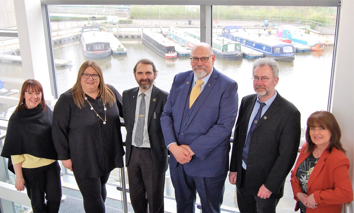 Pictured this afternoon during a visit to @EDCouncil are from l/r @COSLA CEO @MsJaneOD; President, @MorayShona; Cllr Gordan Low, Leader of East Dunbartonshire Council; @CalumBearsdenN Depute Leader; @COSLA VP @stevenheddle and Ann Davie, Chief Executive of East Dunbartonshire