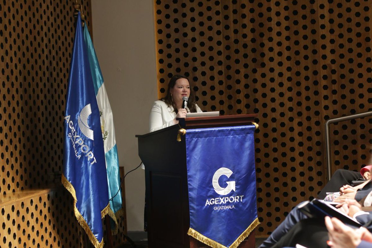 🗣️ The @The_Dialogue presents today in Guatemala the study 'English for labor market insertion in Guatemala,' which offers new evidence and information on the importance of a key issue for the country's competitiveness. @exeguatemala #GuatemalaNoSeDetiene @AGEXPORT @pearson