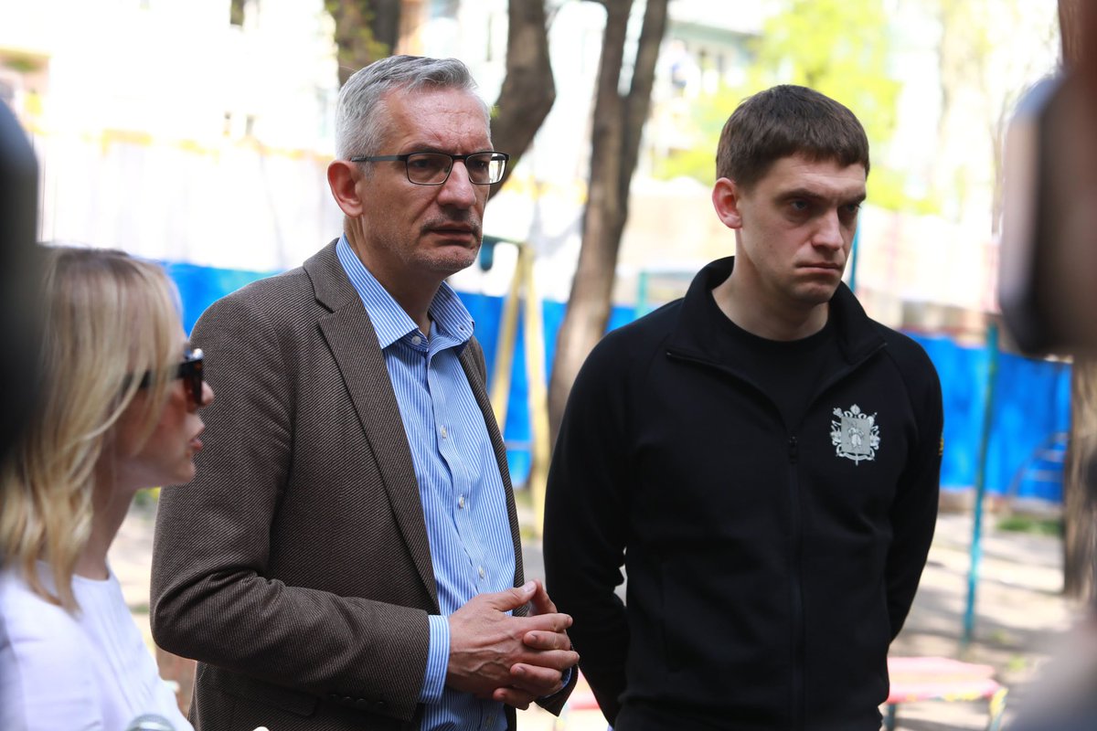 MJaegerT's tweet photo. Heute besuchte ich Saporishshja am Dnipro. Täglich kommt es hier zu Angriffen. Der Verwaltungsbezirk ist zu 70% von Russland besetzt, hier läuft die Frontlinie. Hinter der Front übt Russland ein brutales Besatzungsregime aus. Dort regieren Gewalt und Unrecht. 1/6 https://t.co/kpt4EkVQYX