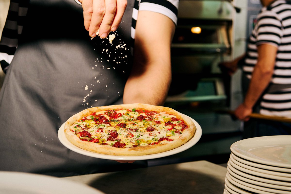 Roll out the red carpet, because the American Hottest is back on @pizzaexpress's new Spring menu!💐 Stop off at our Welcome Break locations for a Mother's Day meal - Fleet South, Oxford, South Mimms, Beaconsfield (Extra), Cobham (Extra) & Leeds - Skelton Lake (Extra)🚗