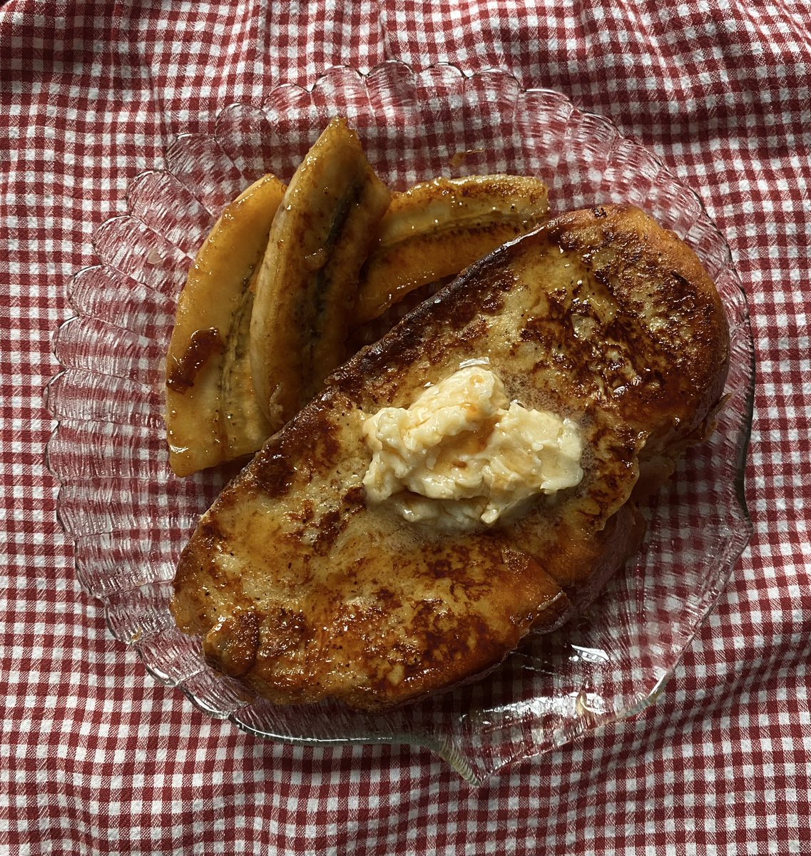 hackergrl's tweet image. Yesterday I made challah bread and amoretto butter. Today I made french toast with the challah, cooked it in the amoretto butter, and caramelized some bananas in brown sugar and amoretto to have on the side. Washed it all down with a honey almond latte too