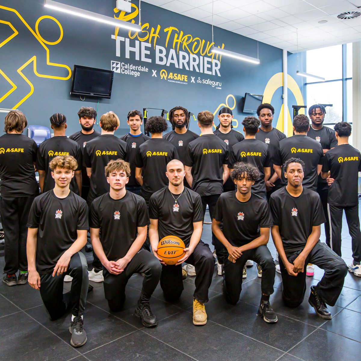 Our students are showing their support for @ASAFE_UK ahead of their Bradford Dragon's Academy match! 🏀 We're collaborating with the manufacturing group to create apprenticeships and off-site learning for Engineering students that will equip them with the skills to succeed😌