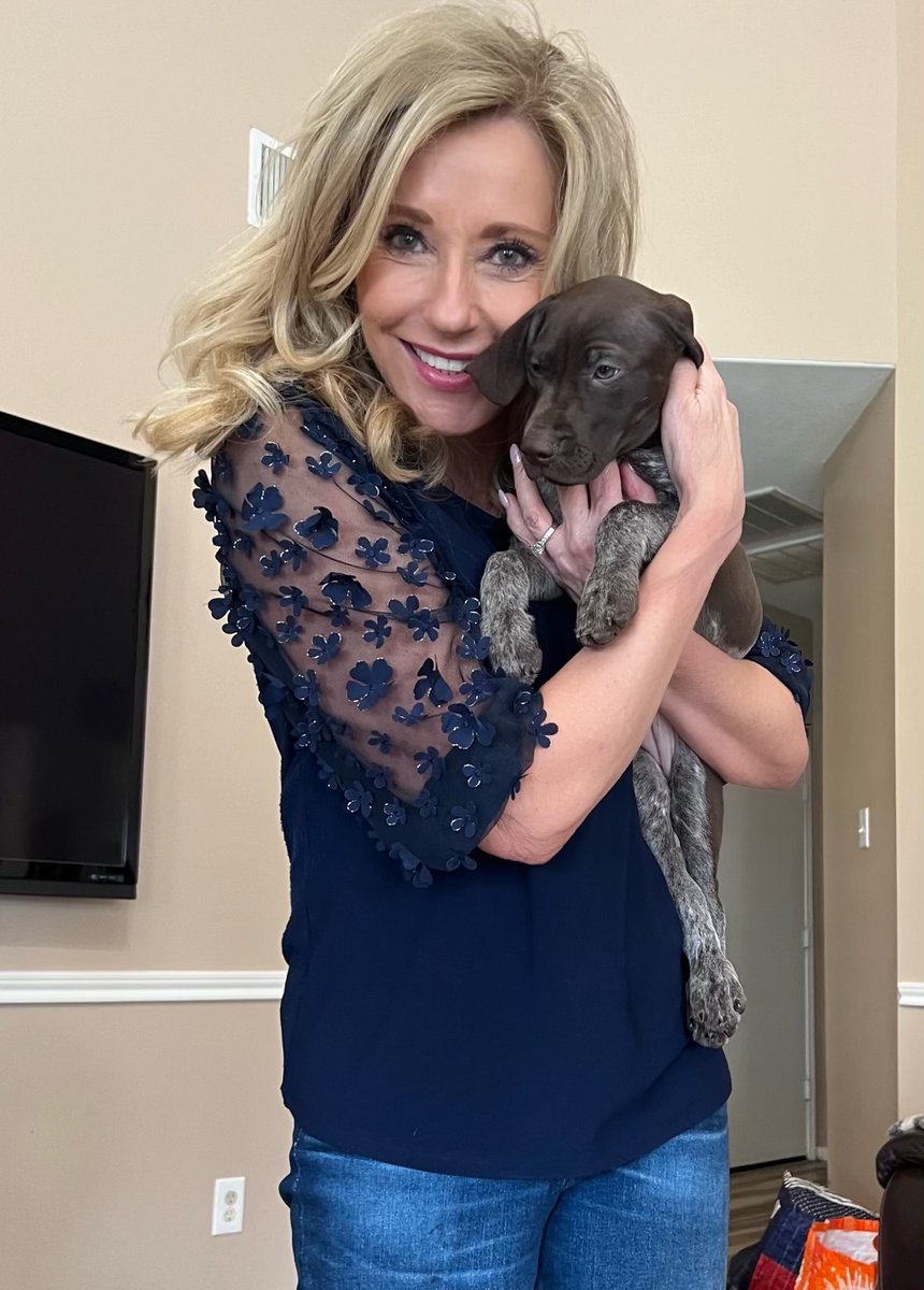 Have you seen our newest team member? She’s the cutest one of us 🐶💜🐾
@bethmoorelpm and Keith recently adopted Pecos River (pronounced pay-cus), named after a Texas water—a tradition Beth and Keith have maintained with each of their four Pointers 🐕‍🦺
#newpuppy #bethmoore