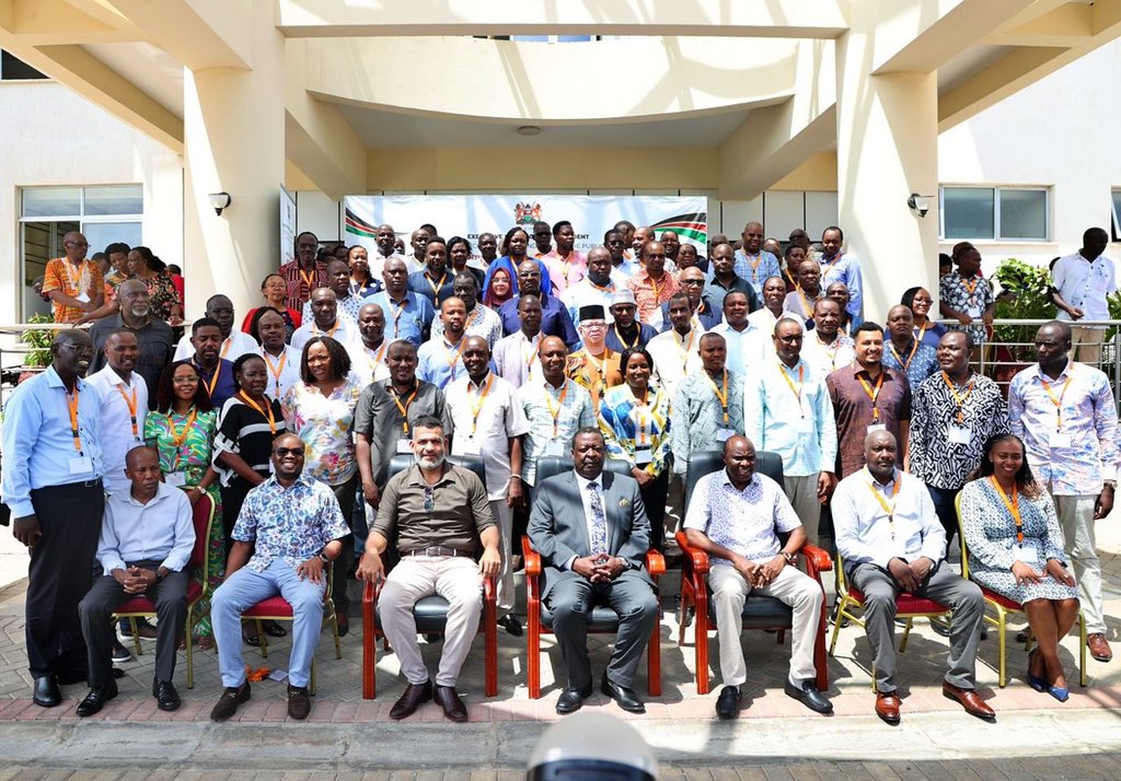 A_S_Nassir's tweet photo. I welcomed the Prime Cabinet Secretary Musalia Mudavadi and Chief of Staff & Head of Public Service Felix Koskei to Mombasa together with Principal Secretaries with Regulatory Authorities and Agencies under their ward as well as Chairpersons and Executive Directors/Chief Executive Officers of our Regulatory Authorities and Agencies, with the singular purpose of reflecting on concerns related to performance.

I took the opportunity to emphasize the need for collaboration with County Governments on our constitutional mandates to ensure effective service delivery to the people especially on matters to do with planning and development control.