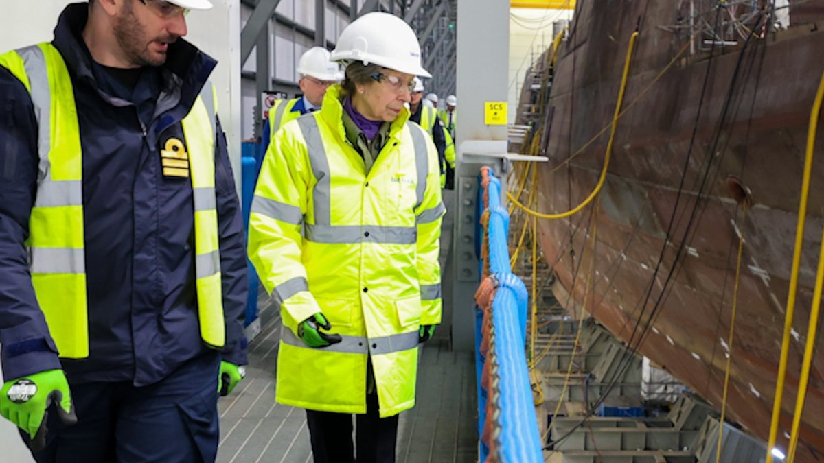 Princess Anne presents sailors with medals & gets tour of Navy's newest frigate was also able to meet those involved in the warship's construction HMS Venturer – the first of five Type 31 Inspiration-class frigates – at the Rosyth Royal Dockyard in Fife. forces.net/royals/princes…
