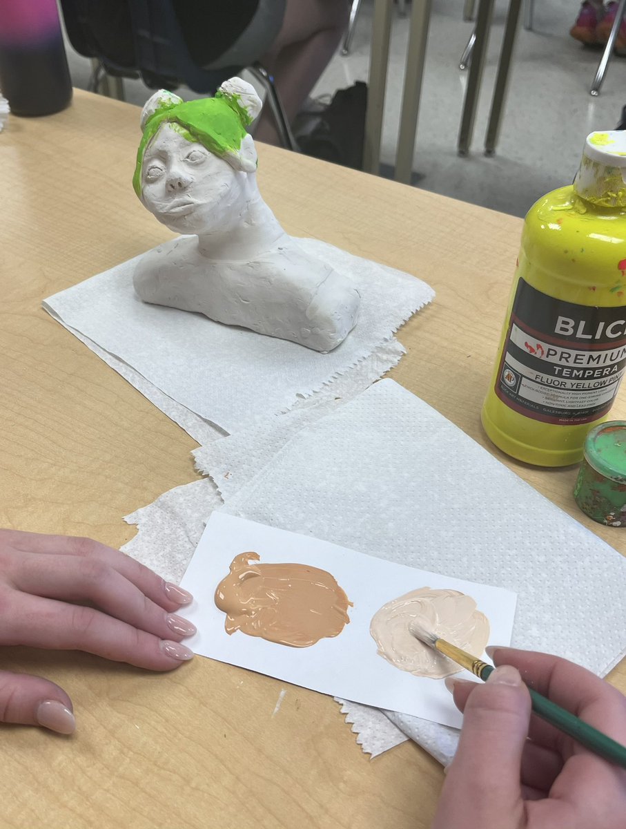 AnneKDeaver's tweet photo. Billie Eilish and friends in progress.   #throwbacks #bestofthebest. #dmsleads @LPSFineArts https://t.co/Jt7vQmMfLX