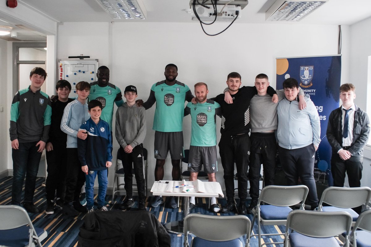 Today, members from the SWFC Youth Forum met with players Bannan, Diaby, and Iorfa to discuss what they can do to combat racist abuse through their upcoming anti-racism campaign. 🗣️⚽️🤝 #YouthVoice #SWFC #WAWAW @swfc