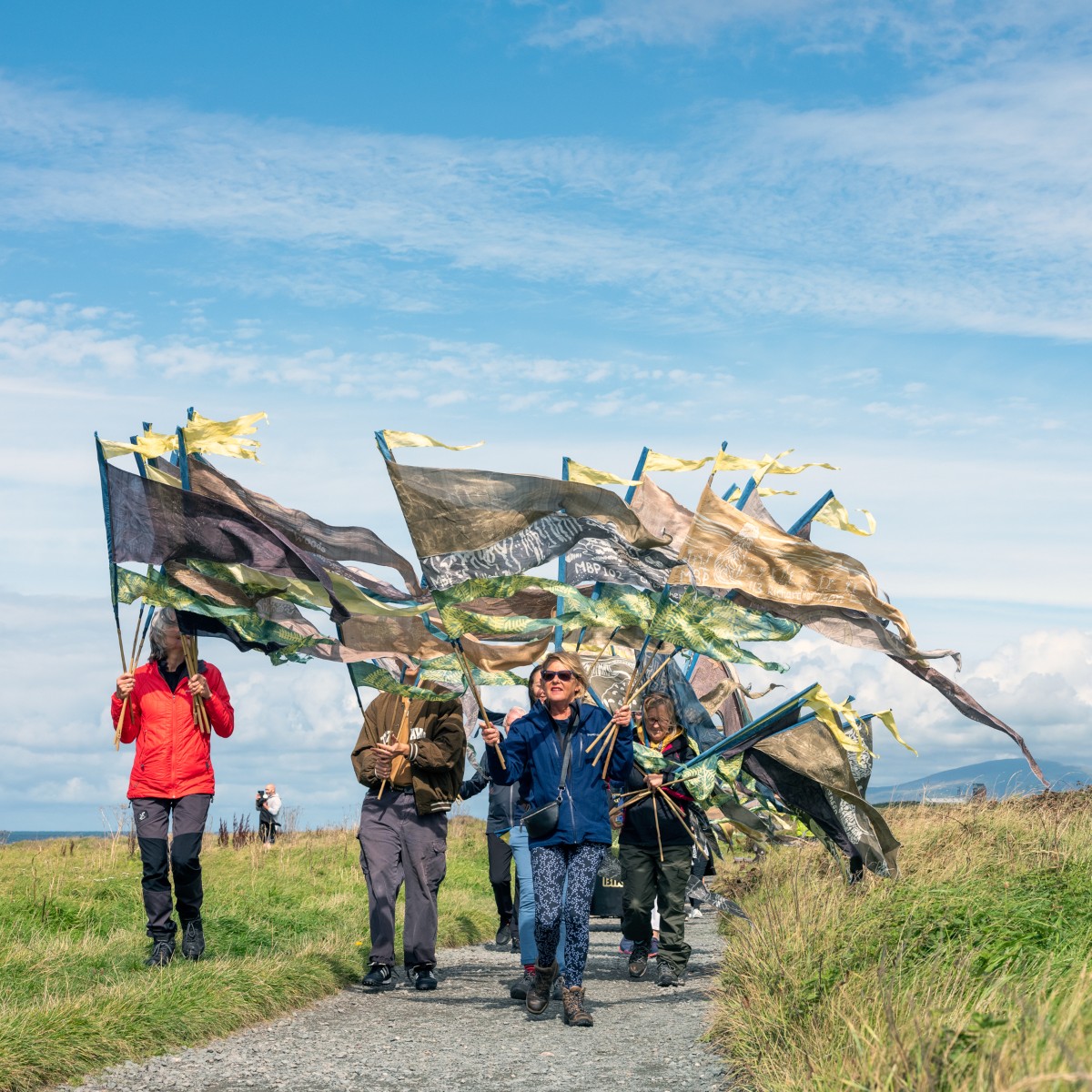 Show your support for our county’s arts and cultural heritage and carry a flag at the Radical Essex Procession launching the 25th anniversary @EssexBookFest. If you would like to be one of 500 flag bearers on 1 June, find out how to volunteer: brnw.ch/21wIITc