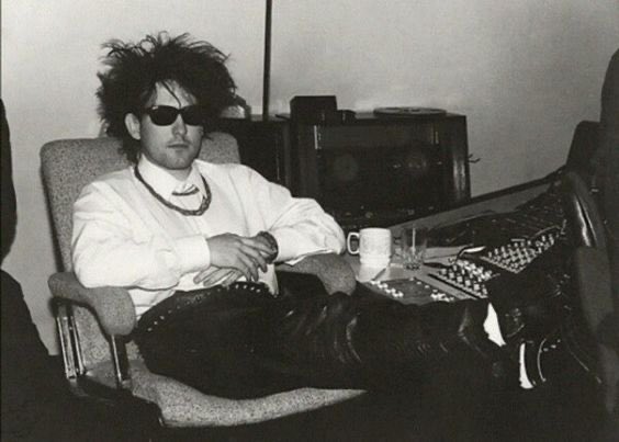 Ok… but coffee first …☕️🕶️

#RobertSmith #TheCure ⁦@RobertSmith⁩