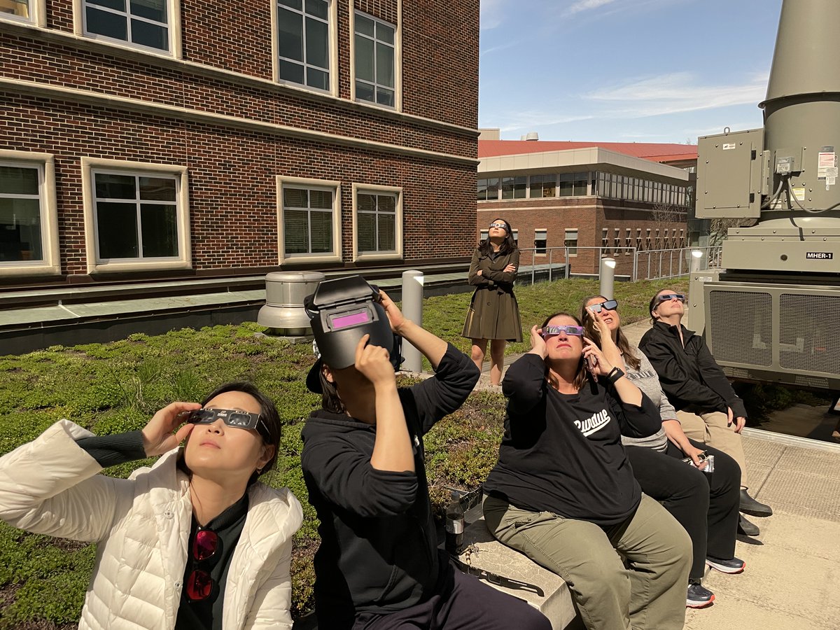 #TBT to the #solareclipse! Health Sciences students, faculty, and staff gathered on the roof of HAMP to observe this neat phenomenon! You might notice some repurposed welding gear for safe viewing! 👨‍🏭🥽