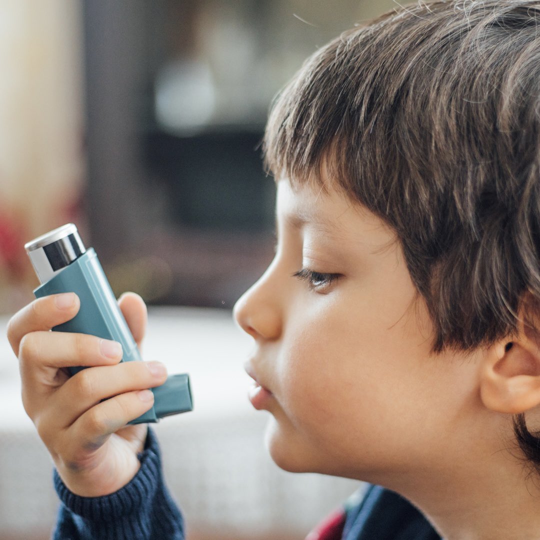 🇫🇷 L’asthme et les allergies liés aux pollens bientôt de l’histoire ancienne ? Des chercheurs français du CNRS ont identifié une molécule responsable des allergies respiratoires ! Un traitement visant à neutraliser cette molécule pourrait voir le jour d’ici 5 ans ! 😷(L’Express)