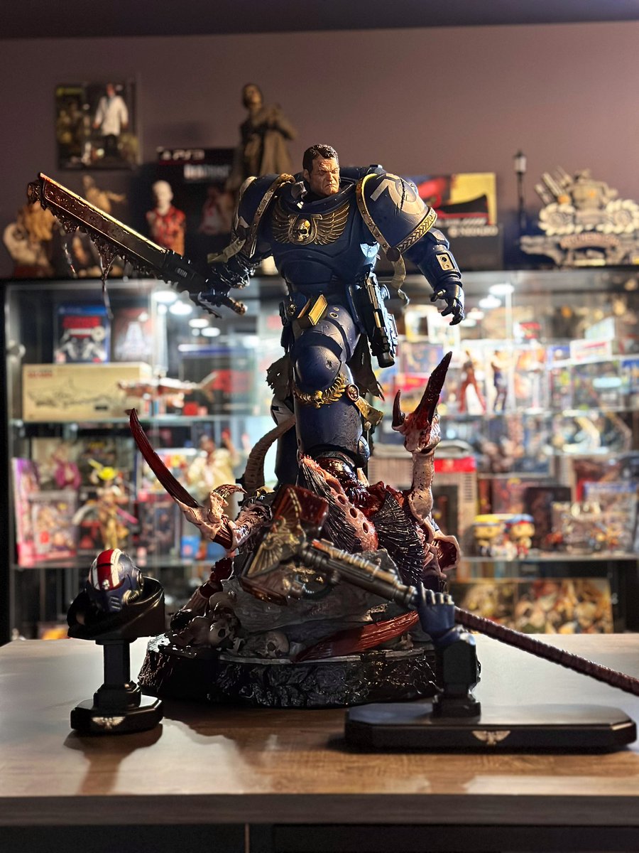 Thank you so much @WetaWorkshop this is a pure piece of art, my favorite statue ever! Now, I can’t wait to play the game @SpaceMarine from @SaberGames! The Emperor Protects!