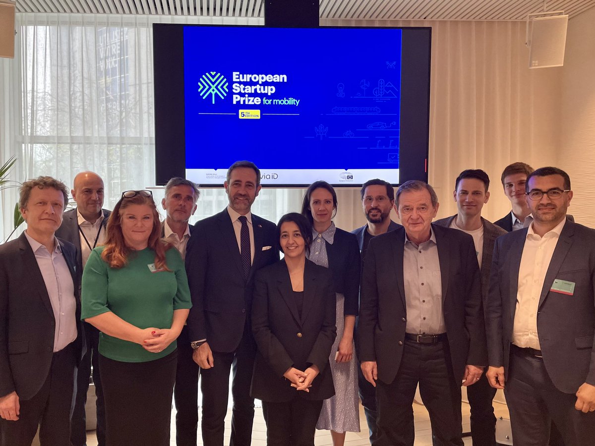 Rencontre passionnante ce matin avec les startups lauréates du @EuStartupPrize🛣️ Ensemble, nous œuvrons pour une Europe innovante et engagée dans la décarbonation des transports. Très fière d'accompagner ces initiatives et j'ai hâte de lancer la 6e édition du Startup Prize🚀