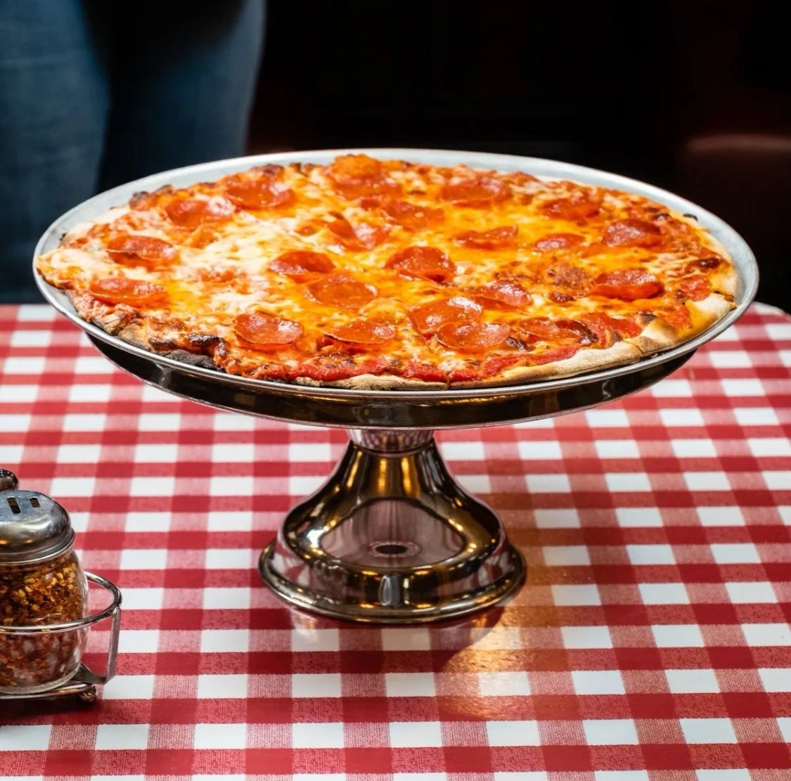 KinchleysTavern's tweet photo. Pizza lovers and food enthusiasts, come join us for a taste of tradition with our award-winning, ultra-thin crust pizza in our vibrant, family-friendly tavern. Also, come by to check out our weekly specials! Visit us today!
#WhatHorse?
#Kinchleys #Pizza #RamseyNJ
#KinchleysTavern https://t.co/R3Oj40NMY7