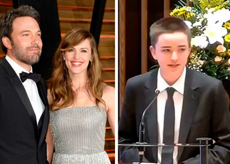 LaPagina's tweet photo. #JetSet | Uno de los hijos de Jennifer Garner y Ben Affleck reveló su cambio de género.
#DLP #JenniferGarner #BenAffleck #CambioDeGenero
⬇️
https://t.co/GgOphWDFUs https://t.co/EJx0gAHkVd