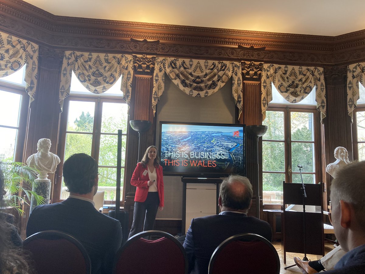 Today, our Head of Trade & Investment for Europe is in Den Haag with @NBCCnluk for their latest Flying Start event. Great to join @ukinnl & @BrusselsNI to present on Doing Business in Wales and our support to Dutch companies 🏴󠁧󠁢󠁷󠁬󠁳󠁿 Reach out or visit @InvestWales to find out more