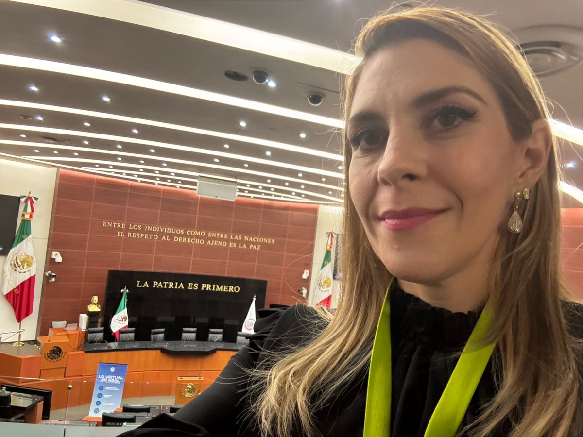 Un honor estar en el Salón de la Comisión Permanente del @senadomexicano para participar en la Mesa de Diálogo sobre #DerechosDigitales organizado por la Senadora @RuthLoher Presidenta de la Comisión de Derechos Digitales.