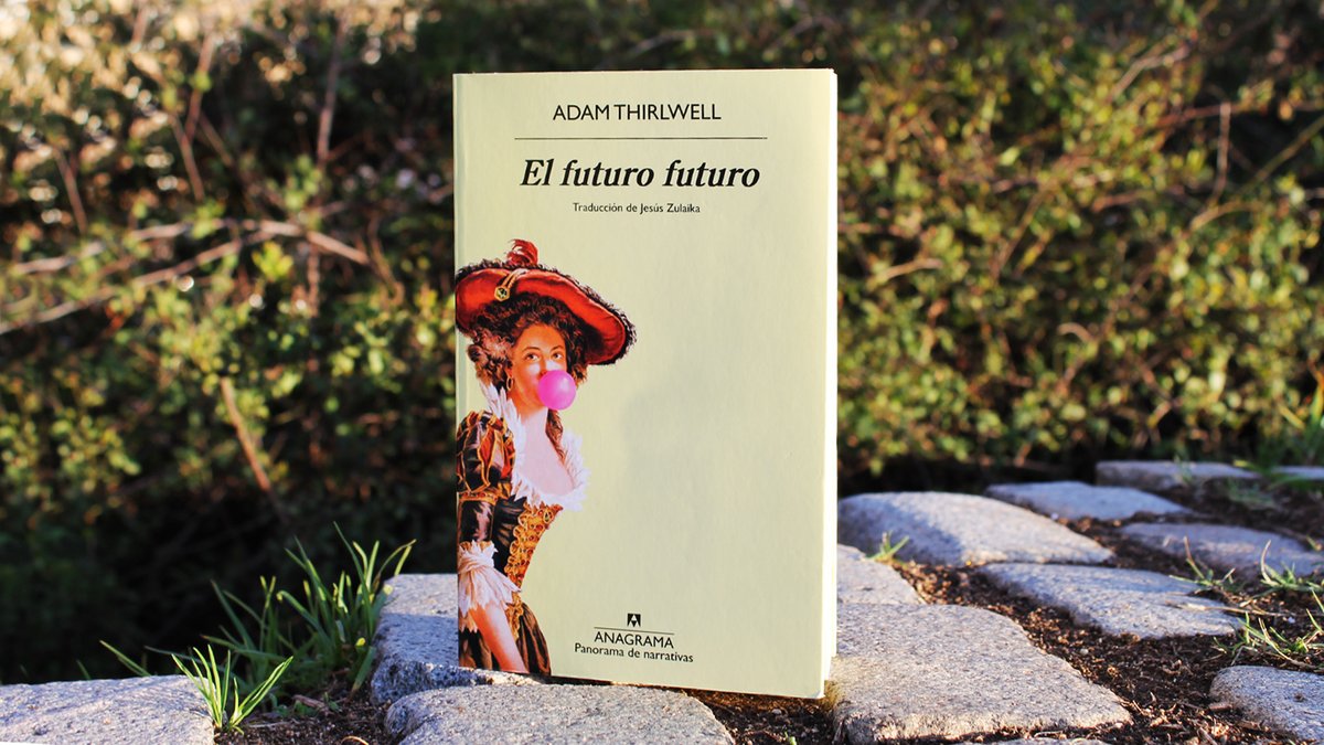 'Cuando era joven pensaba que el mundo sería un gran cosmos que se abriría ante ella en una secuencia de emocionantes escenas, pero había resultado ser muy angosto y sombrío y no permitía moverse en su interior.' 'El futuro futuro', de Adam Thirlwell.