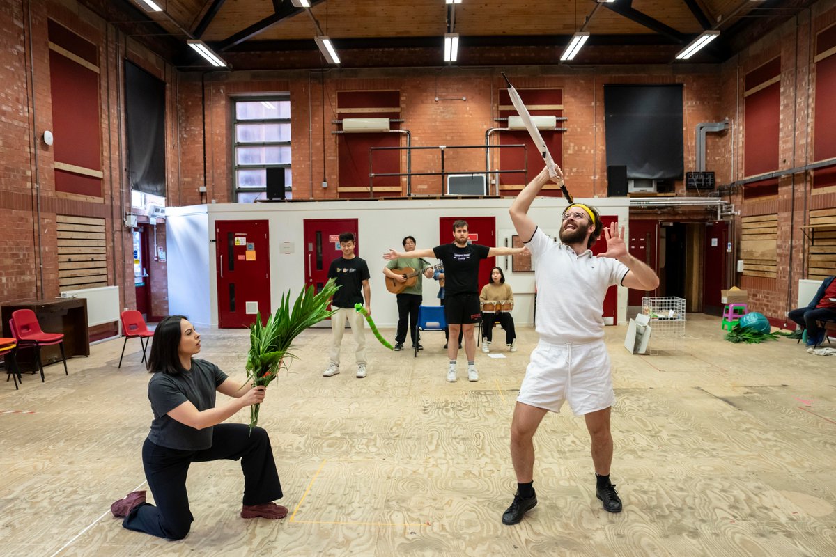 TheRSC's tweet image. Sending love and best wishes to the #LovesLaboursLost cast, crew and creative team for tonight's first preview 💕