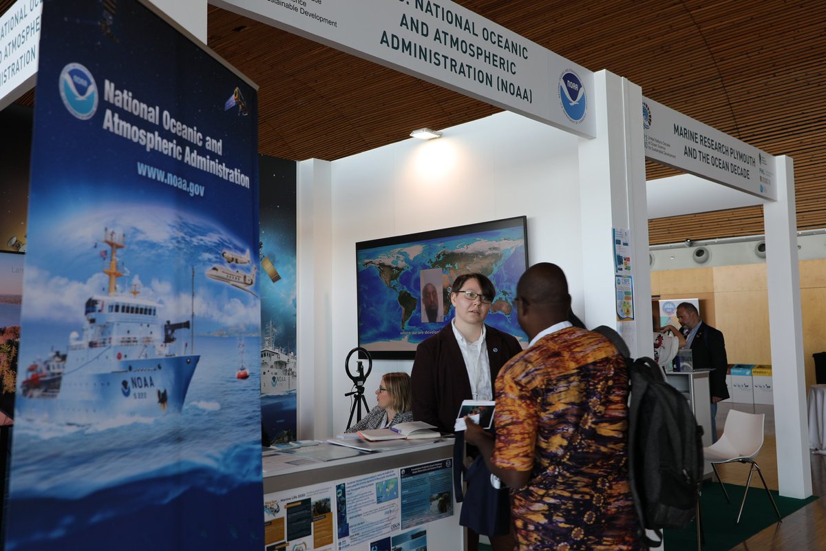 🌊 La cónsul general Katie Stana @USConsulateBCN ha asistido hoy a la conferencia #OceanDecade24 @UNOceanDecade, donde ha visitado el stand de la @NOAA. Es vital crear una comunidad científica global sólida que contribuya a preservar los océanos.