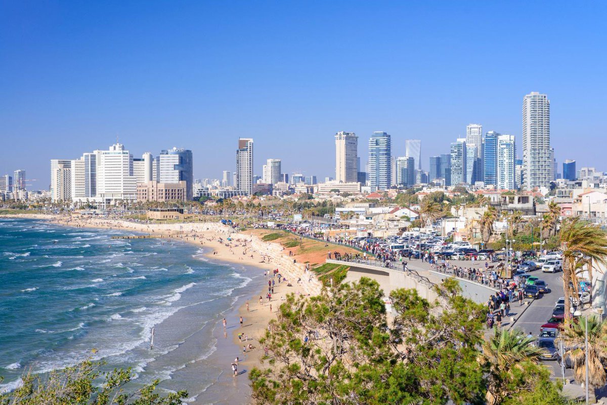 Joyeux anniversaire à la plus belle des villes moches ! Il y a pile 115 ans quelques familles juives fuyaient les attaques dont elles étaient victimes à Jaffa et fondaient #TelAviv, sur des dunes de sable. Quelques familles guidées par un rêve : être un peuple libre sur sa…