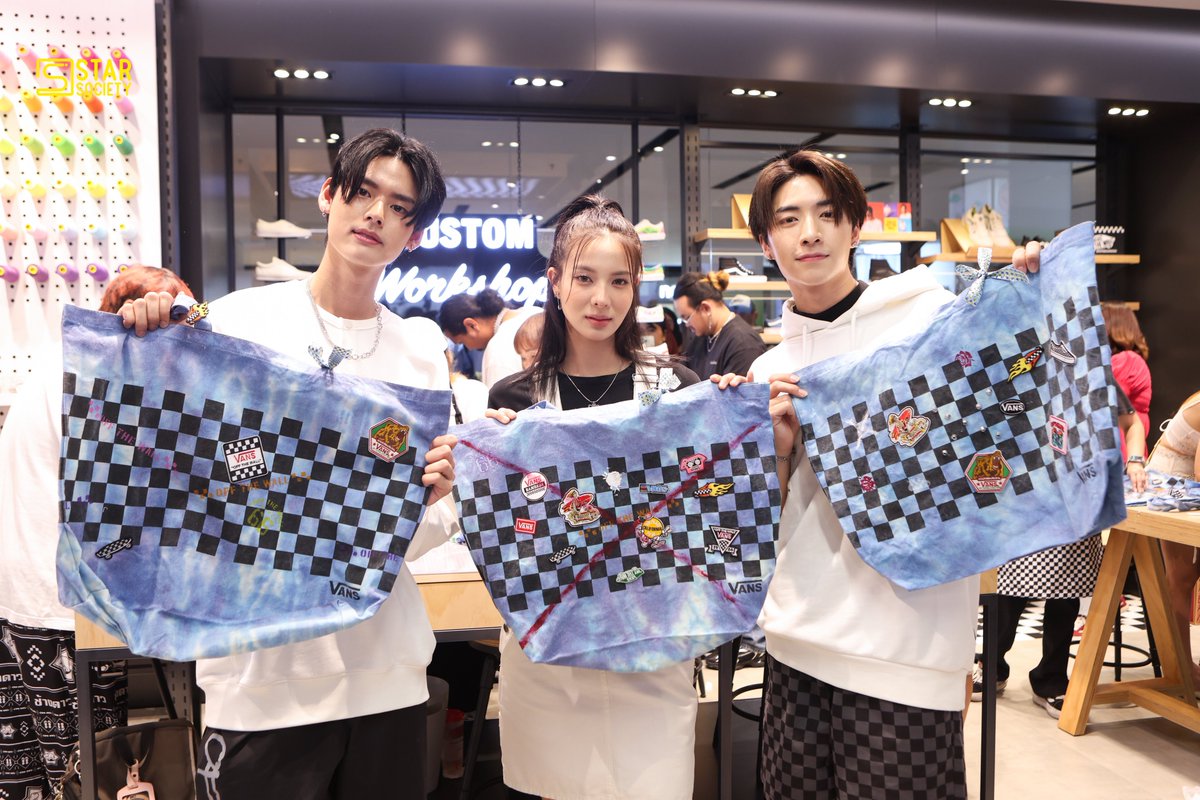 STARSOCIETY_TH's tweet photo. เก็บตกภาพ “ปลายฟ้า VIIS” และ “จั๋ง - เน PERSES” ร่วมเวิร์คชอปในงาน NEW VANS FLAGSHIP STORE @ CENTRALWORLD
#JUNG_PERSES #NAY_PERSES
#PERSES #PERSES_TH
#PLAIFAH_VIIS
#1234VIIS #วิส
#vanscentralworld
#vansthailand #vansth https://t.co/J2aDUnZlJP